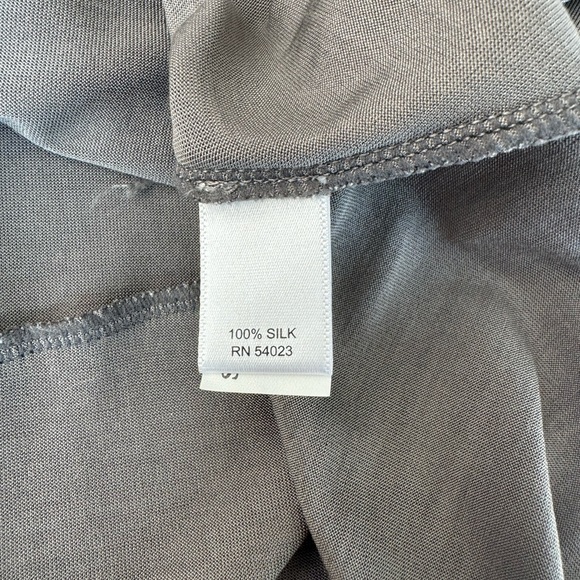 Banana Republic gray silk wrap dress. Worn twice, like new. Size 0/XS - Picture 5 of 9